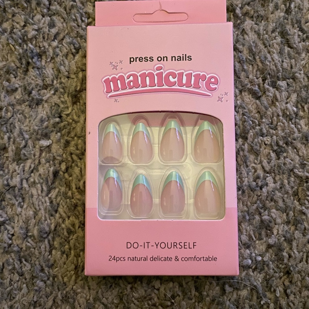 Pink Press-On Nails Kit with Pastel Ombre Design